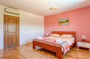 Holiday House in Rovinj for 4 with Pool