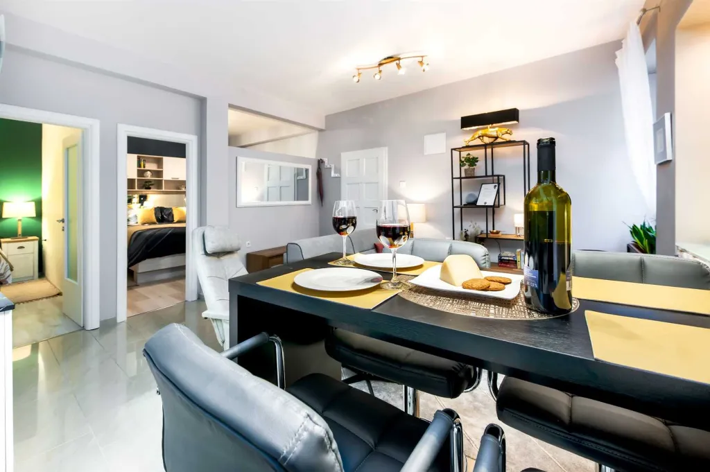 Rovinj Two-Bedroom Apartment for Up to 4