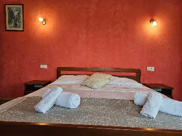 Rovinj Studio Apartment for 2 with Private Parking