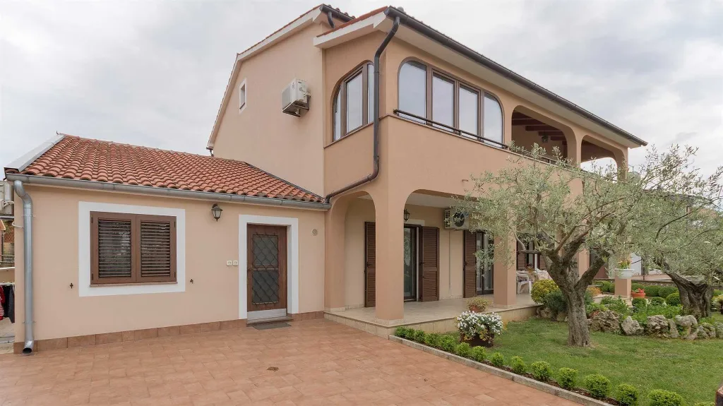 Three-Bedroom Apartment in Pula for up to 7