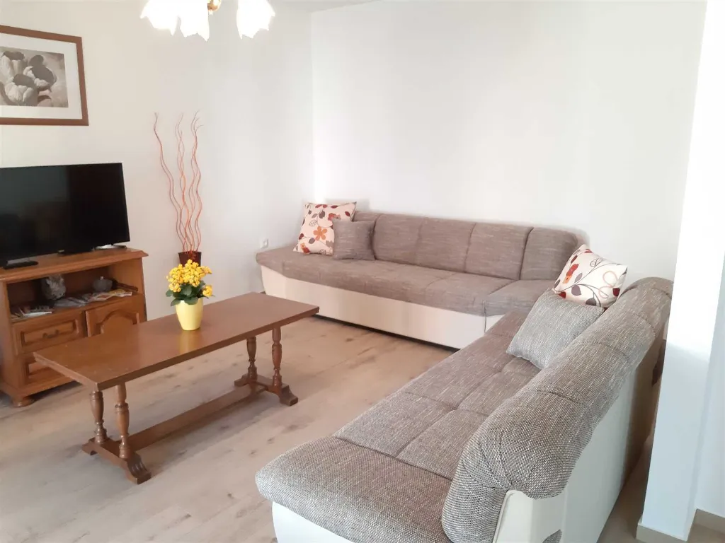 Three-Bedroom Apartment in Pula for up to 7