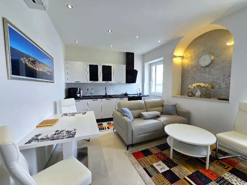 Sea-View Apartment for 2 in Rovinj