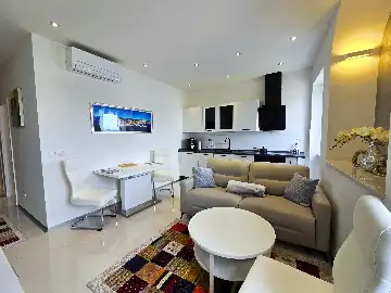 Sea-View Apartment for 2 in Rovinj