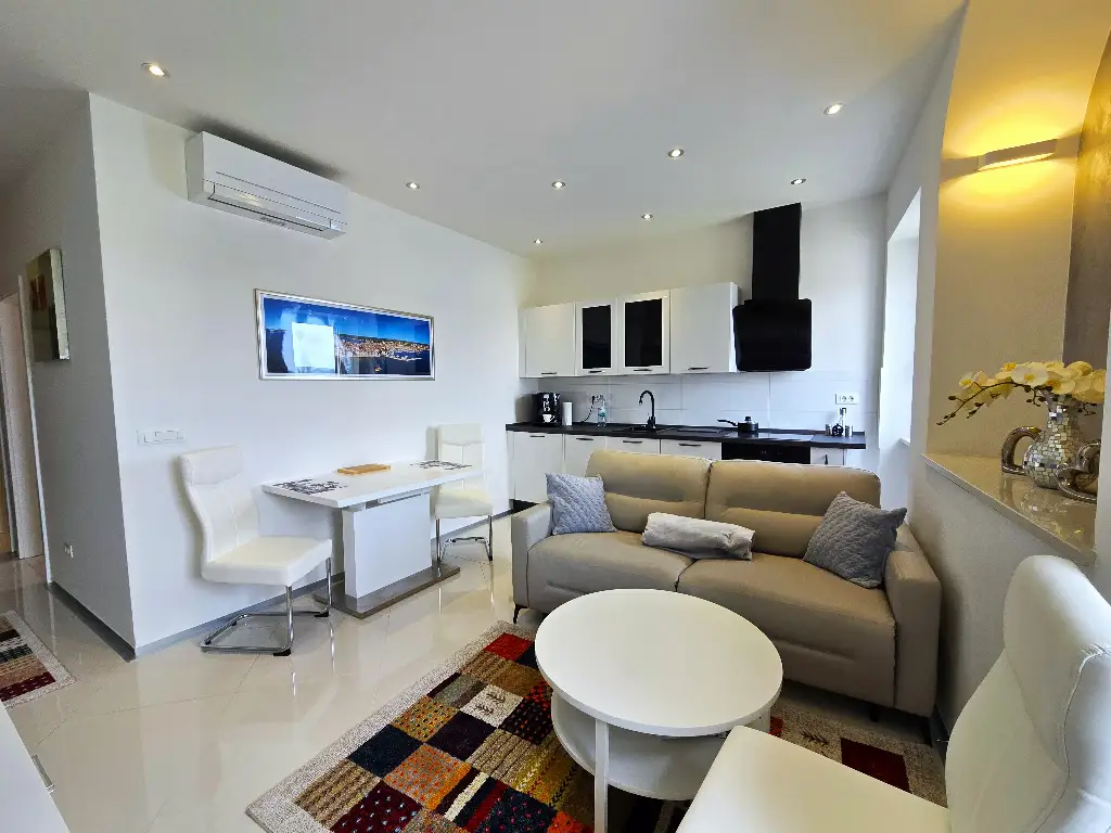Sea-View Apartment for 2 in Rovinj