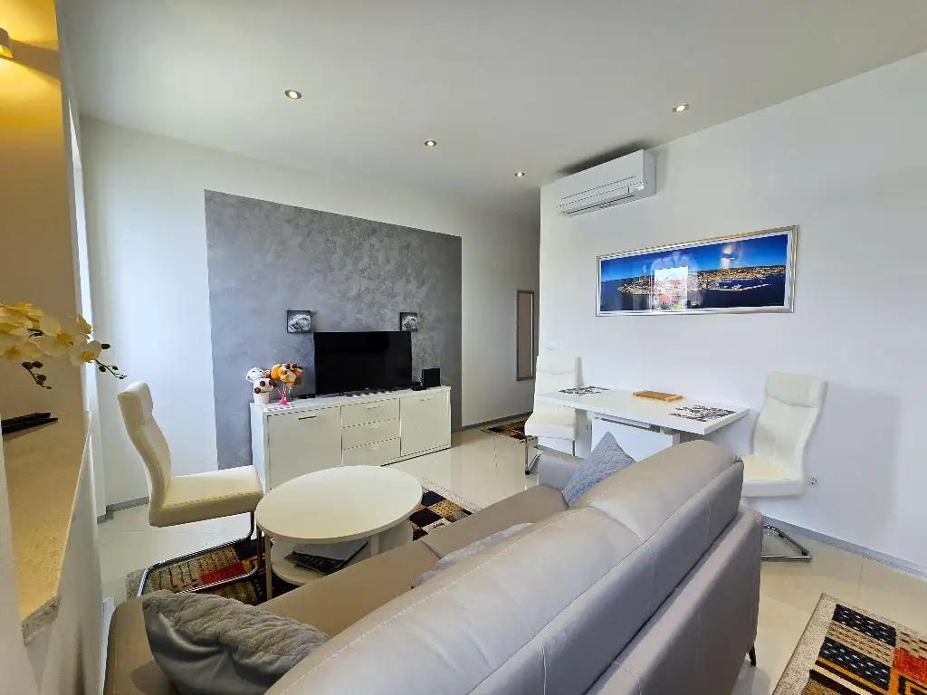 Sea-View Apartment for 2 in Rovinj