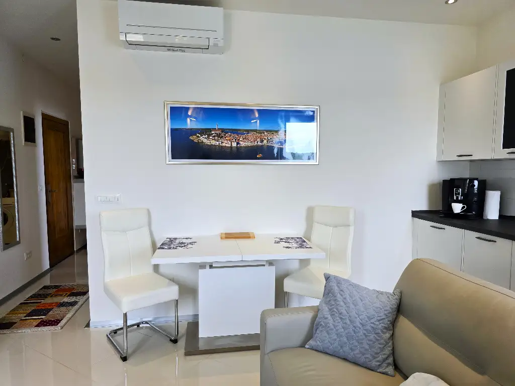 Sea-View Apartment for 2 in Rovinj