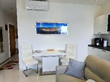 Sea-View Apartment for 2 in Rovinj