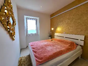 Sea-View Apartment for 2 in Rovinj