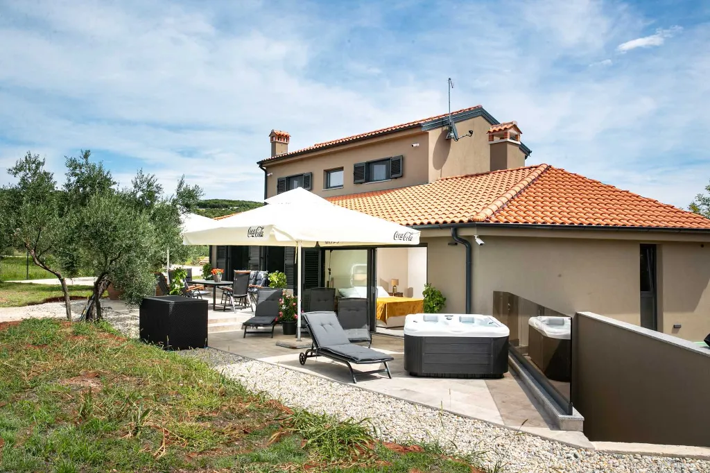 3-Bedroom Villa with Pool in Rovinj for 6 Guests
