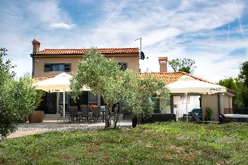 3-Bedroom Villa with Pool in Rovinj for 6 Guests