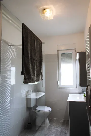 4-Bedroom Apartment in Ližnjan for up to 8