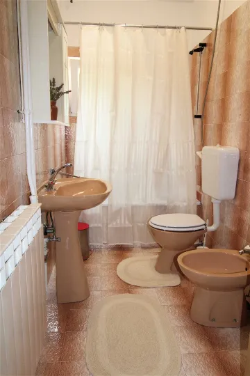 4-Bedroom Apartment in Ližnjan for up to 8