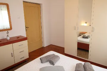 4-Bedroom Apartment in Ližnjan for up to 8