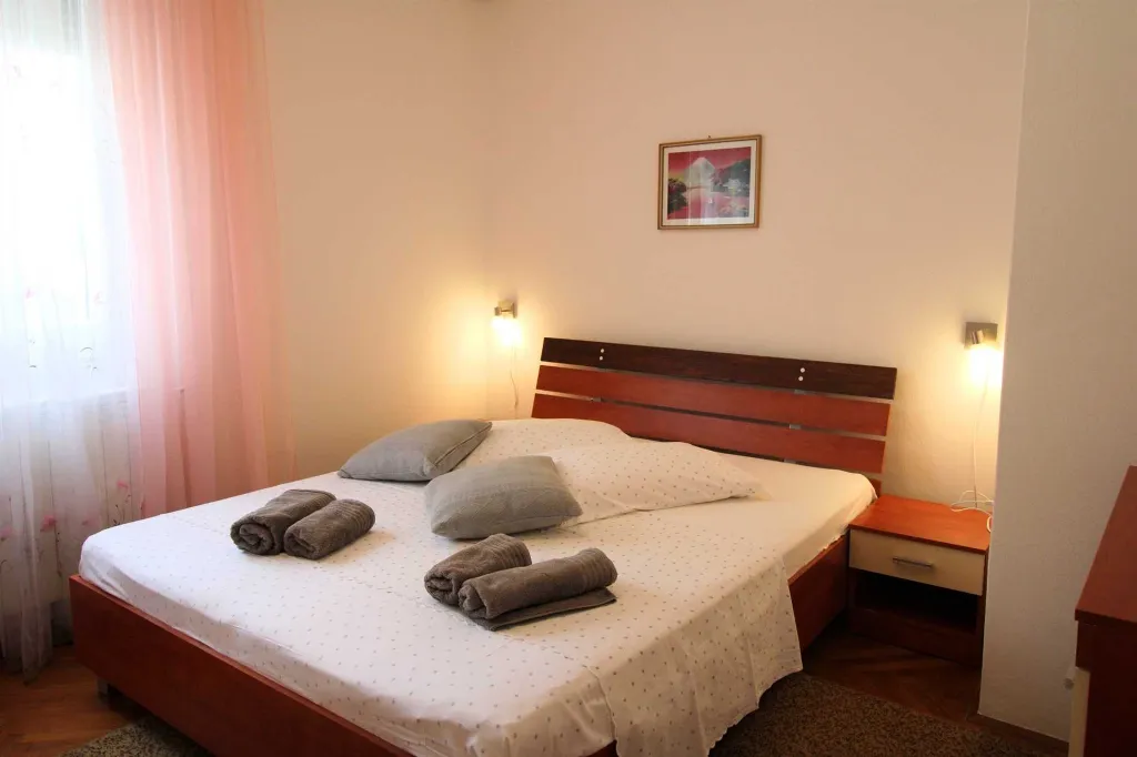 4-Bedroom Apartment in Ližnjan for up to 8