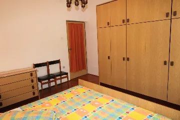 4-Bedroom Apartment in Ližnjan for up to 8
