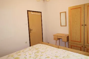 4-Bedroom Apartment in Ližnjan for up to 8