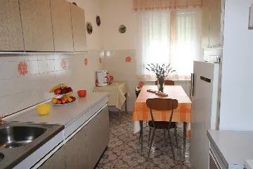4-Bedroom Apartment in Ližnjan for up to 8