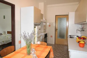 4-Bedroom Apartment in Ližnjan for up to 8
