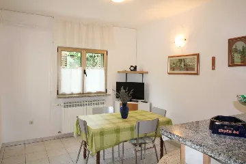 4-Bedroom Apartment in Ližnjan for up to 8