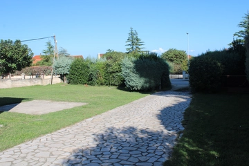 4-Bedroom Apartment in Ližnjan for up to 8