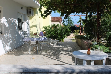 4-Bedroom Apartment in Ližnjan for up to 8