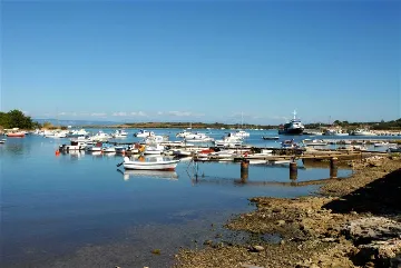 4-Bedroom Apartment in Ližnjan for up to 8