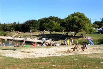 4-Bedroom Apartment in Ližnjan for up to 8