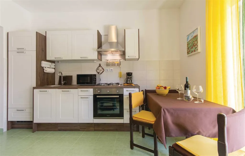 Pula Apartment with BBQ and WiFi for 4 Guests