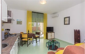 Pula Apartment with BBQ and WiFi for 4 Guests