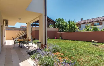 Pula Apartment with BBQ and WiFi for 4 Guests