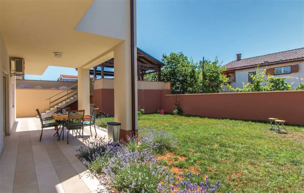 Pula Apartment with BBQ and WiFi for 4 Guests
