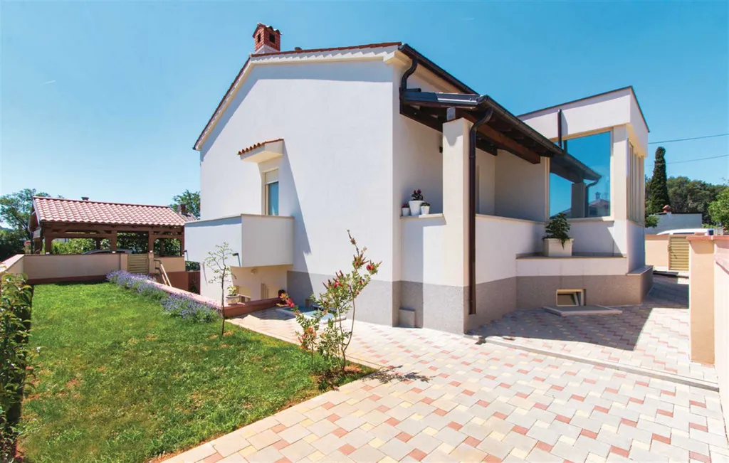 Pula Apartment with BBQ and WiFi for 4 Guests