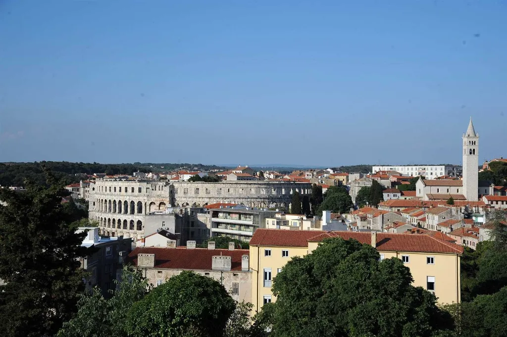 Pula Apartment with BBQ and WiFi for 4 Guests