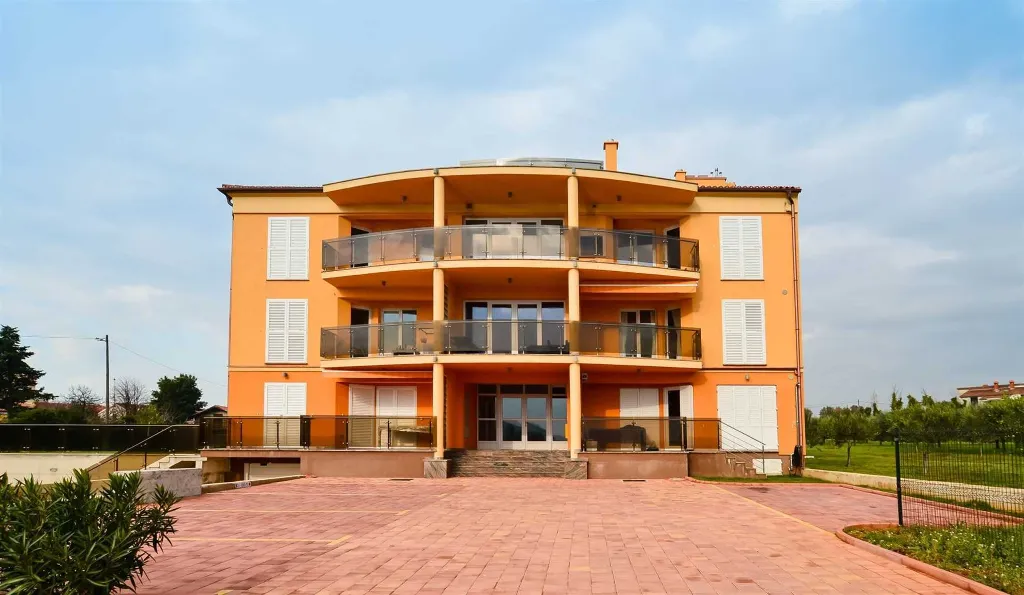 2-Bedroom Apartment in Pomer for Up to 4 Guests