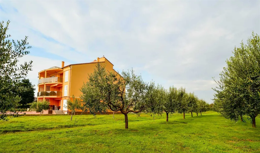 2-Bedroom Apartment in Pomer for Up to 4 Guests