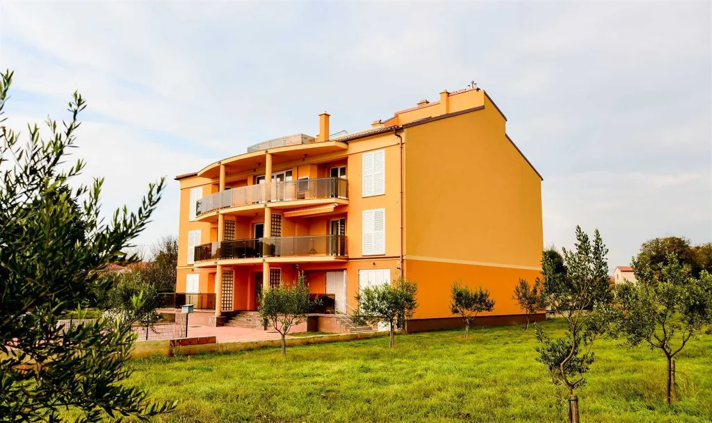 2-Bedroom Apartment in Pomer for Up to 4 Guests