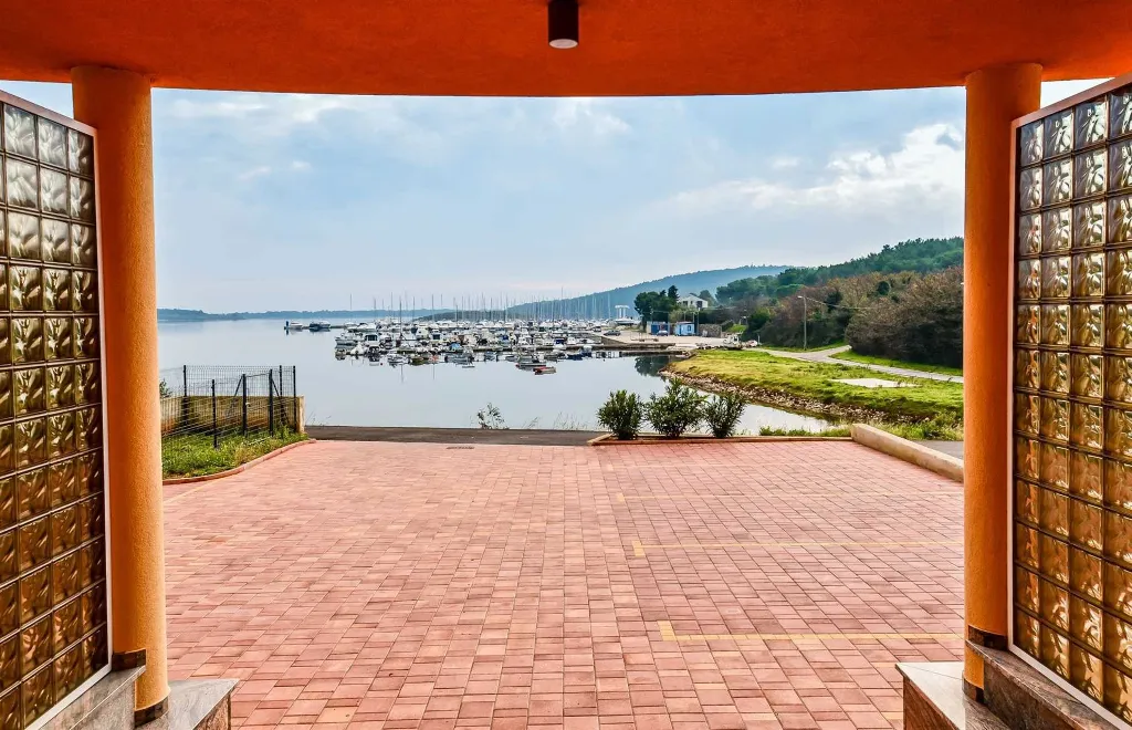 2-Bedroom Apartment in Pomer for Up to 4 Guests