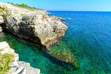 2-Bedroom Apartment in Pomer for Up to 4 Guests