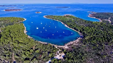 2-Bedroom Apartment in Pomer for Up to 4 Guests