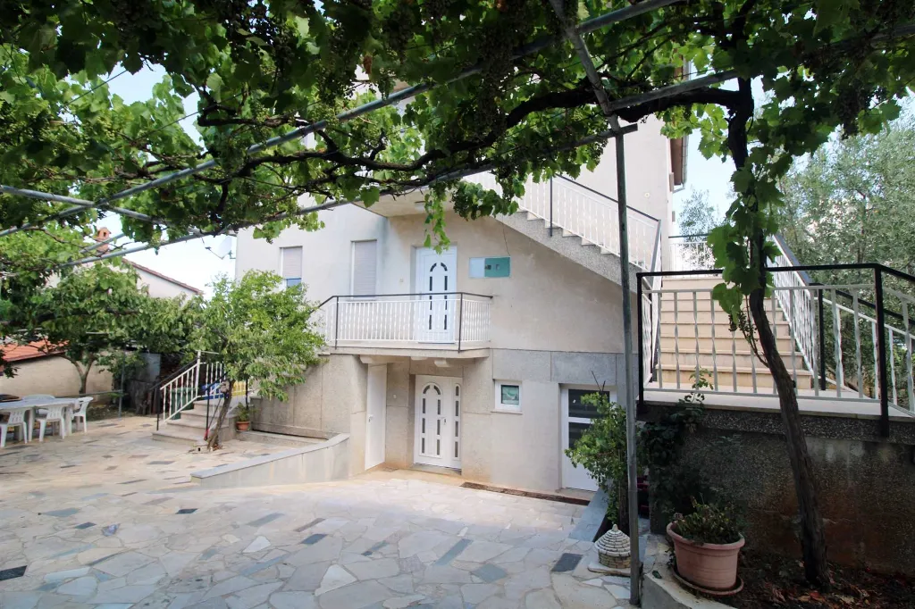 Two-Bedroom Apartment in Pula with Parking