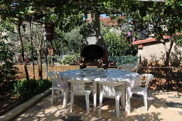 Two-Bedroom Apartment in Pula with Parking