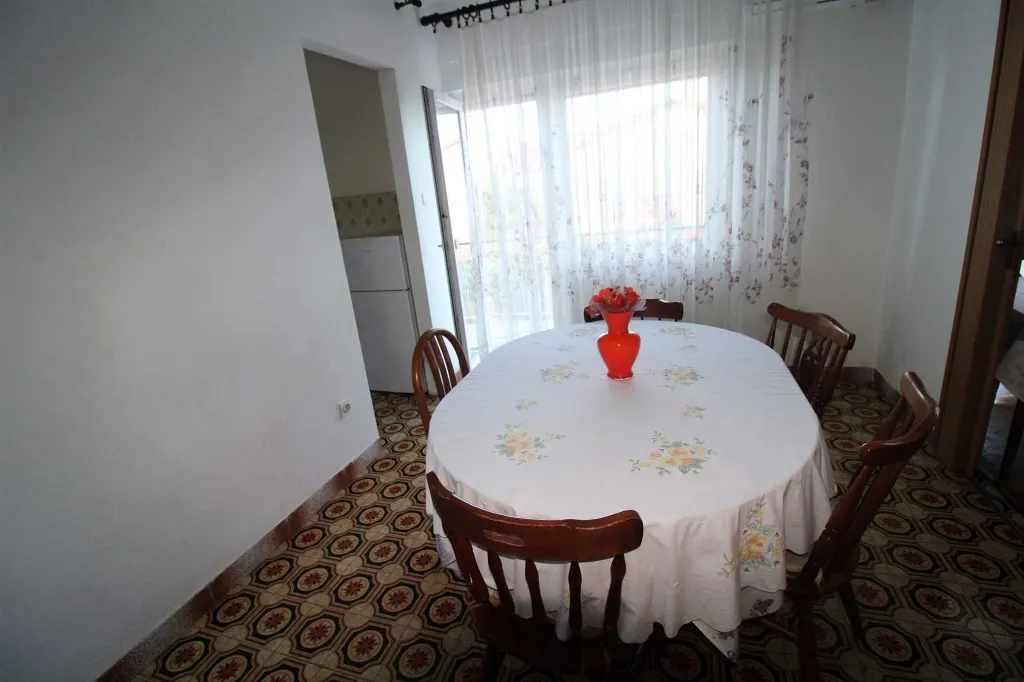 Two-Bedroom Apartment in Pula with Parking
