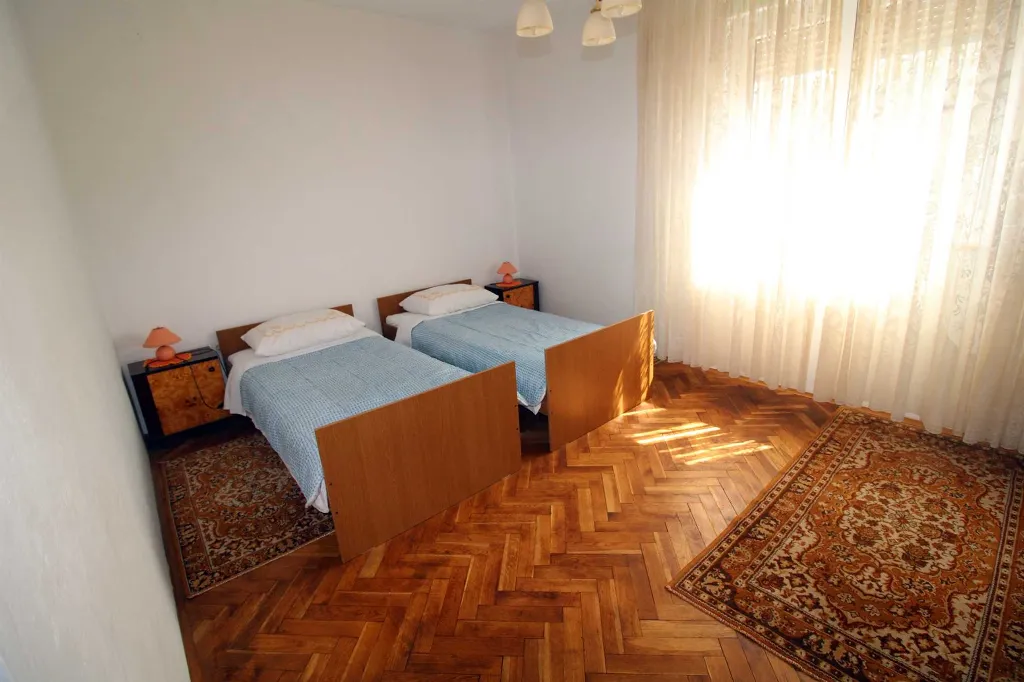 Two-Bedroom Apartment in Pula with Parking