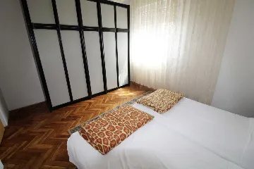 Two-Bedroom Apartment in Pula with Parking