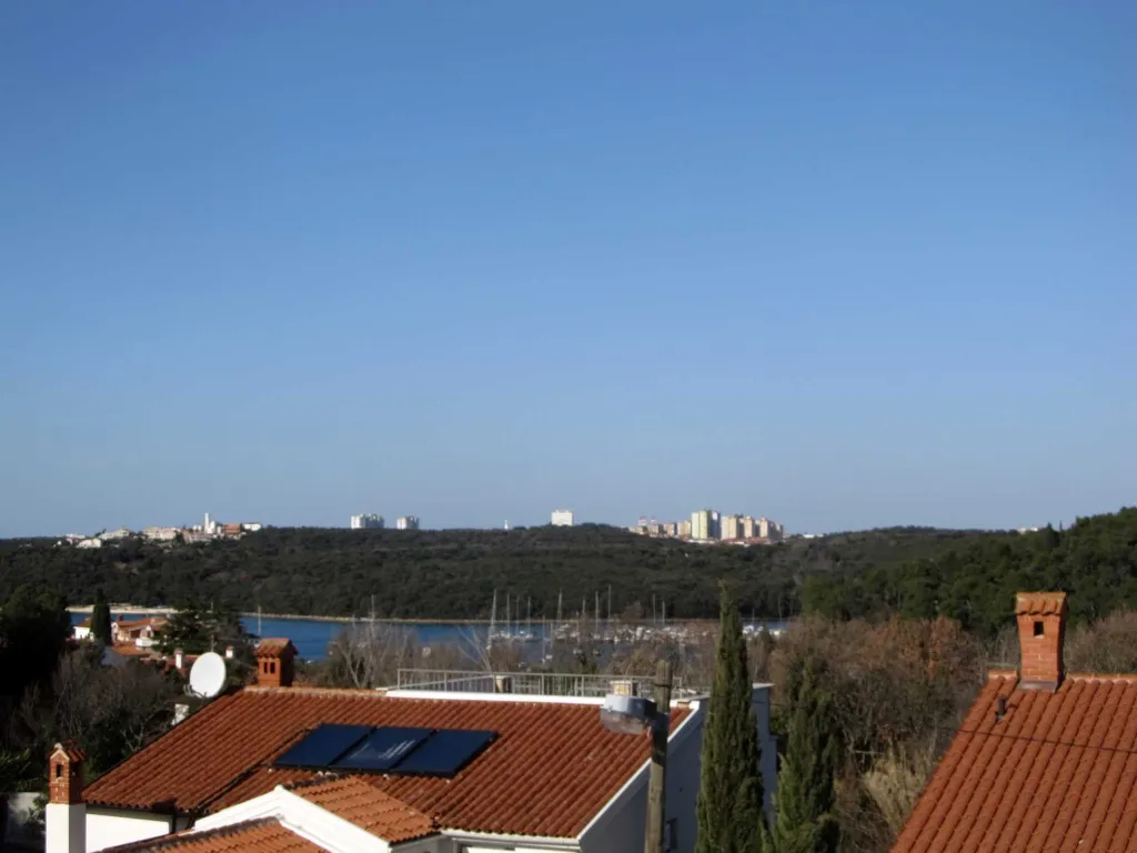 3-Bedroom Apartment in Banjole with Parking