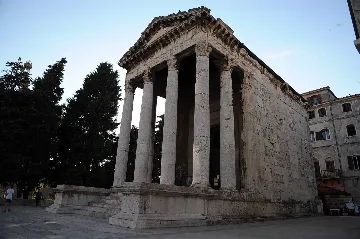 3-Bedroom Apartment in Banjole with Parking