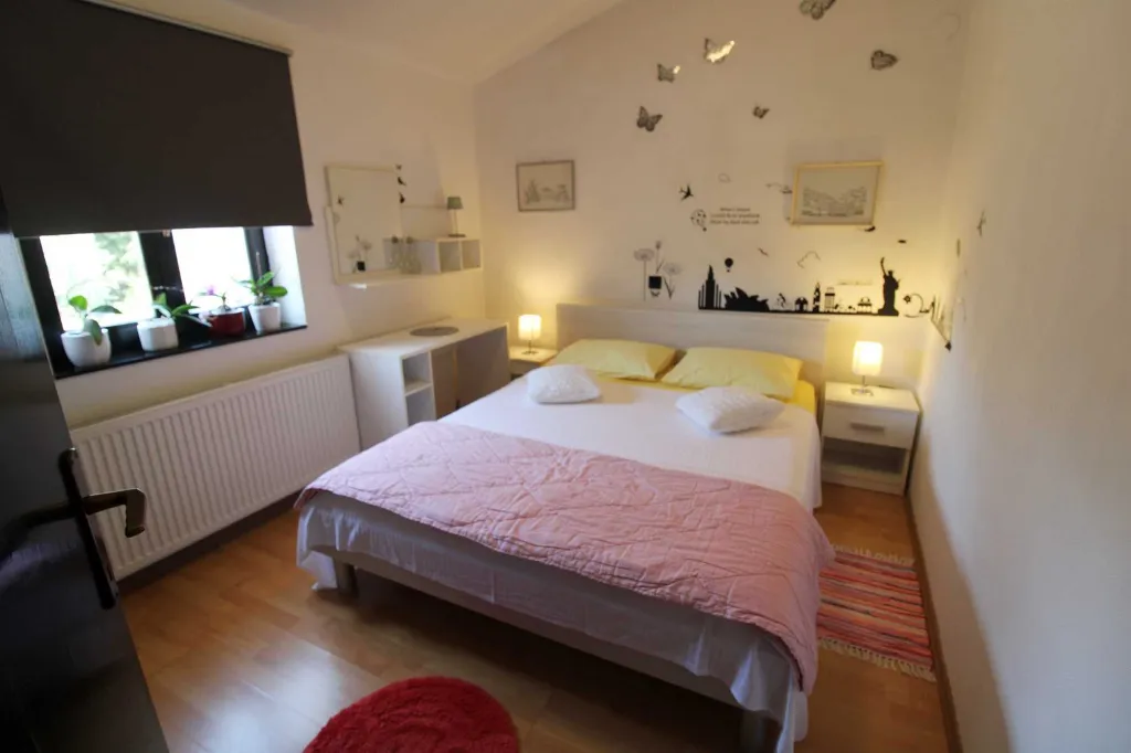 3-Bedroom Apartment in Banjole with Parking