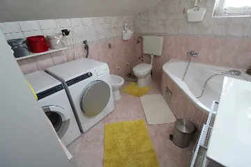 3-Bedroom Apartment in Banjole with Parking