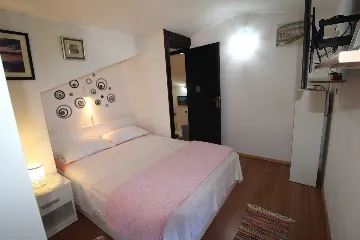 3-Bedroom Apartment in Banjole with Parking