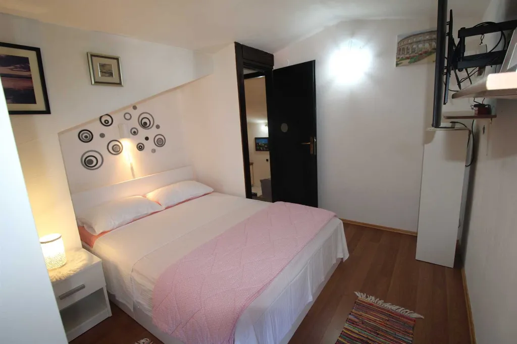 3-Bedroom Apartment in Banjole with Parking